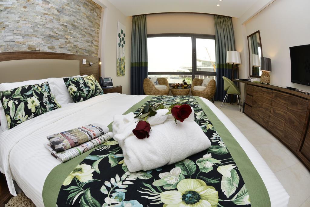 The Palms Beach Hotel & Spa Koweït Extérieur photo A bedroom at the hotel