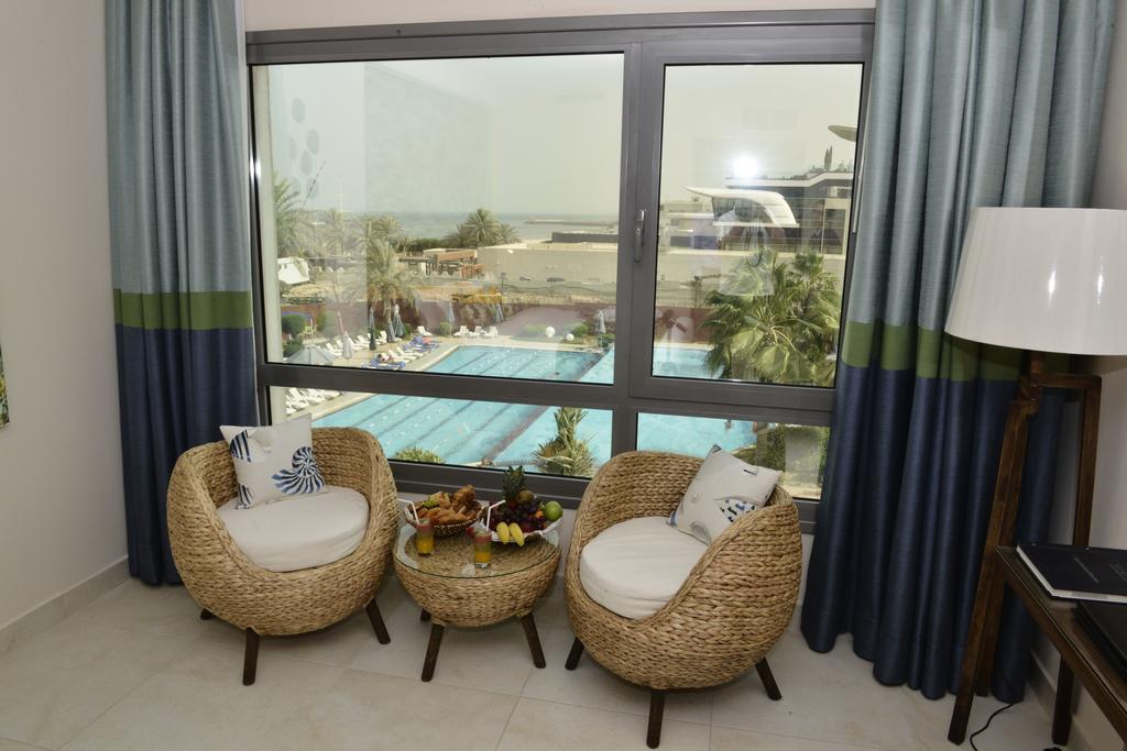 The Palms Beach Hotel & Spa Koweït Extérieur photo A room at the hotel
